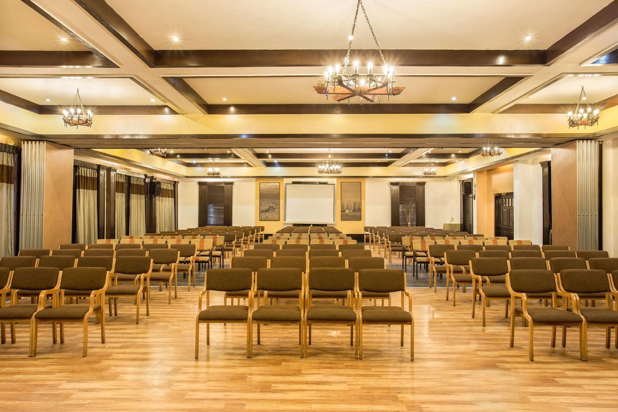 The Riverview Retreat Corbett By Leisure Hotels Garjia Exterior photo